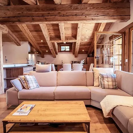 شاليه Chalet With Stunning Mountain Views In