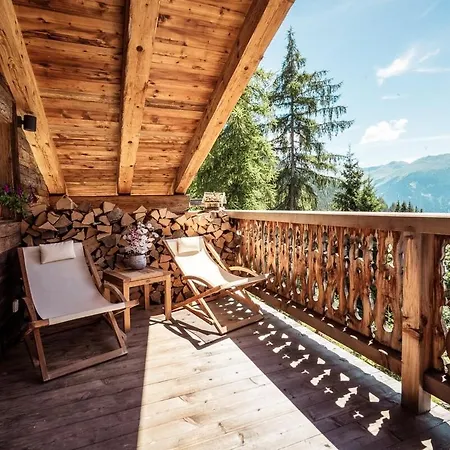 Chalet With Stunning Mountain Views In ヴェルビエール