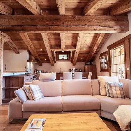 Chalet With Stunning Mountain Views In シャレー