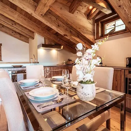 シャレー Chalet With Stunning Mountain Views In *