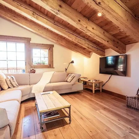 シャレー Chalet With Stunning Mountain Views In *